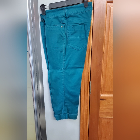 Capris - Picture 2 of 3